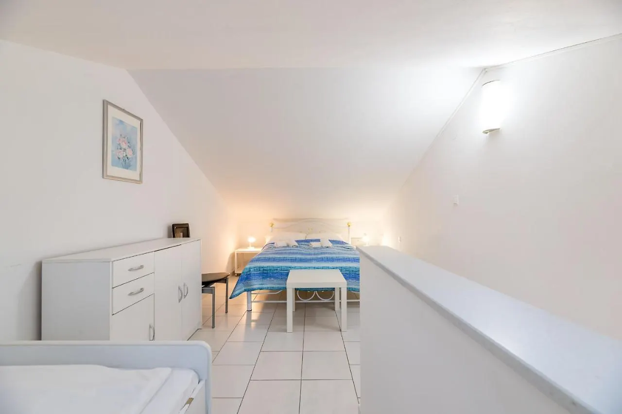 Apartment Beach Holiday Baska Croatia