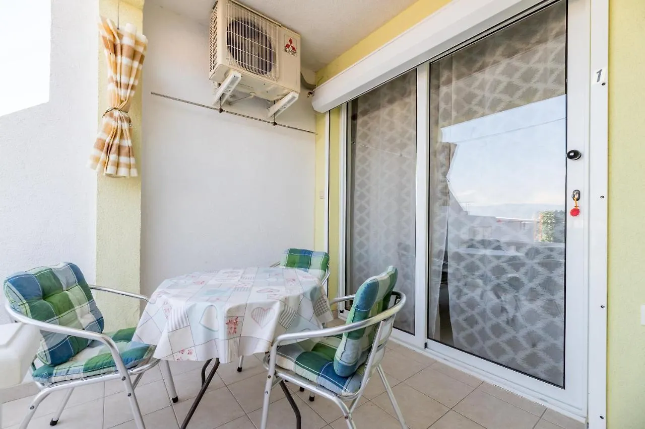 Beach Holiday Baska 0*, Baska (Krk) Croatia