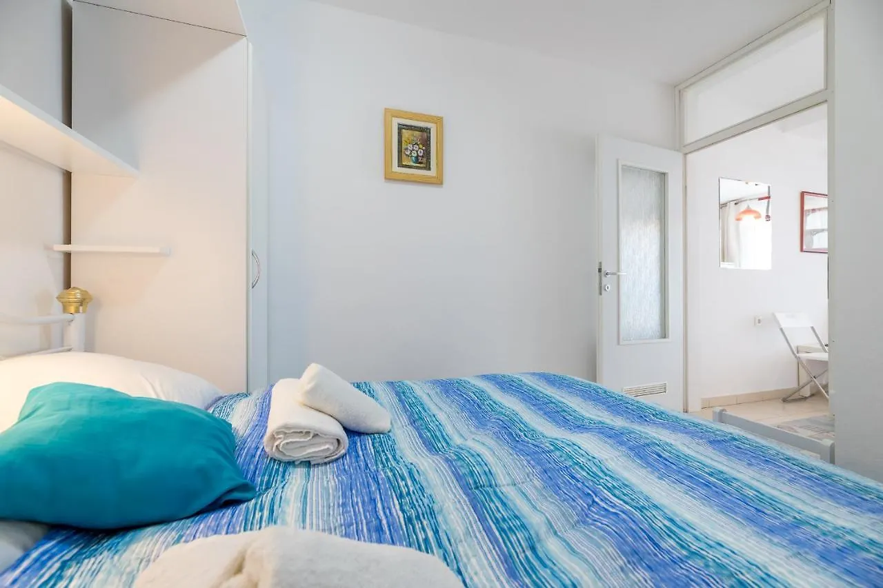 Apartment Beach Holiday Baska Croatia